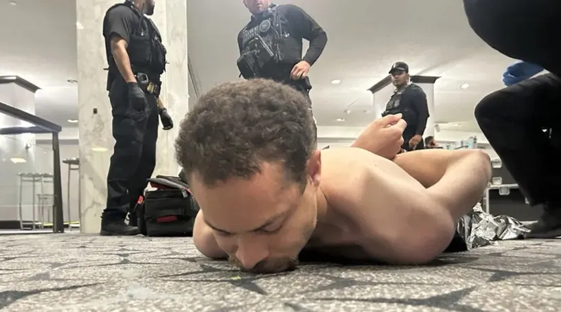 ওয়াশিংটনে ট্রাম্পের নৈশভোজে গুলি, বন্দুকধারী গ্রেপ্তার